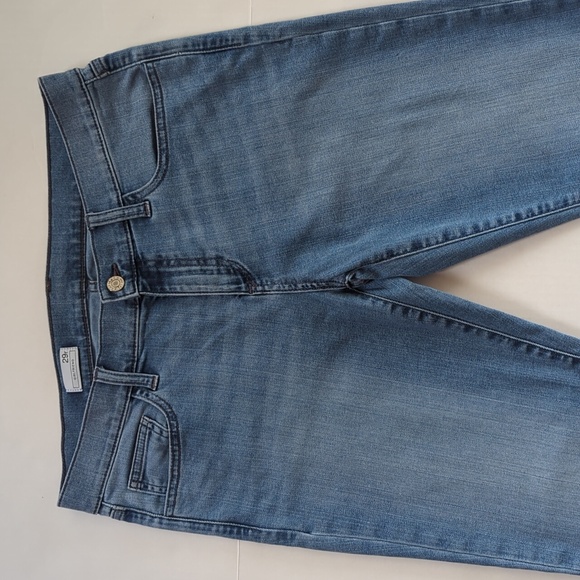 Gap Distressed Whiskering Girlfriend Jeans 29R Blue Pockets - Picture 9 of 16